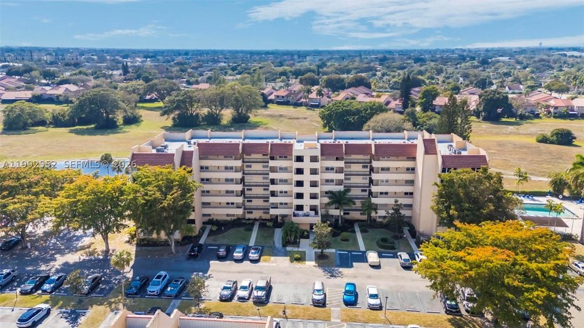 Fantastic opportunity for buyers and investors. 55+ community - photo 27