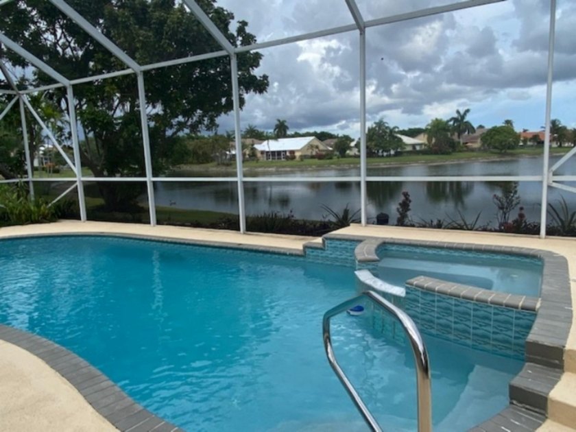 Beautiful 4-bedroom, 2.5-bath two-story lakefront home with a - photo 27