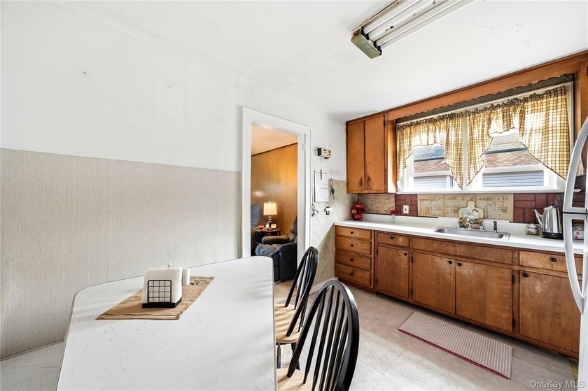 Unique Home in Lindy Village with Partial Dormer. Make This Your - photo 9