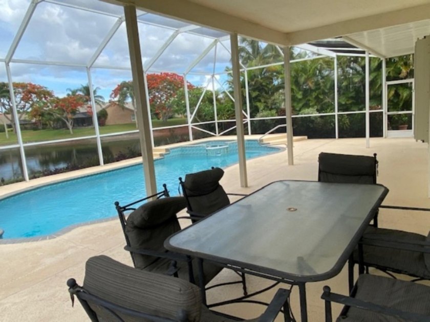 Beautiful 4-bedroom, 2.5-bath two-story lakefront home with a - photo 29