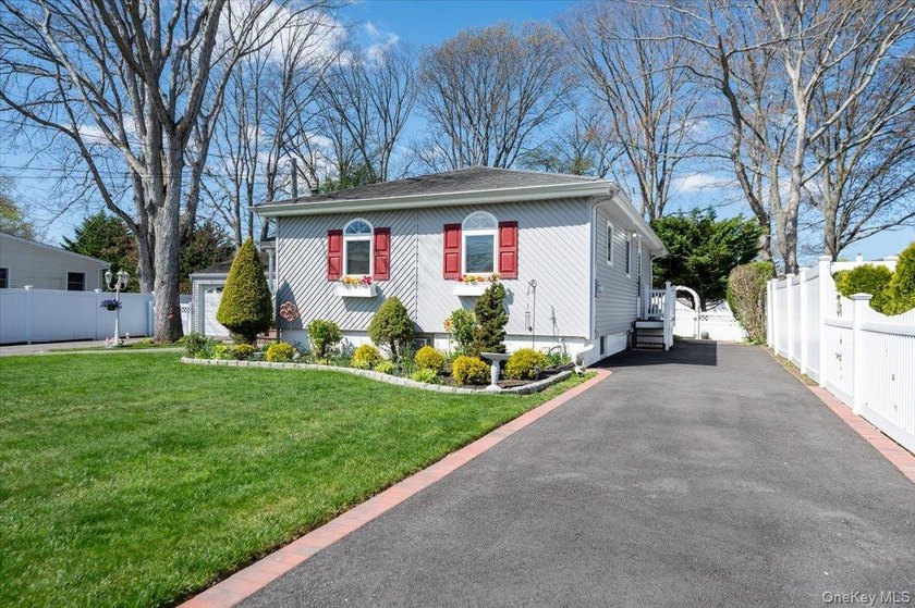 Expanded wide- line ranch set on a generous 75/150 property in - photo 30