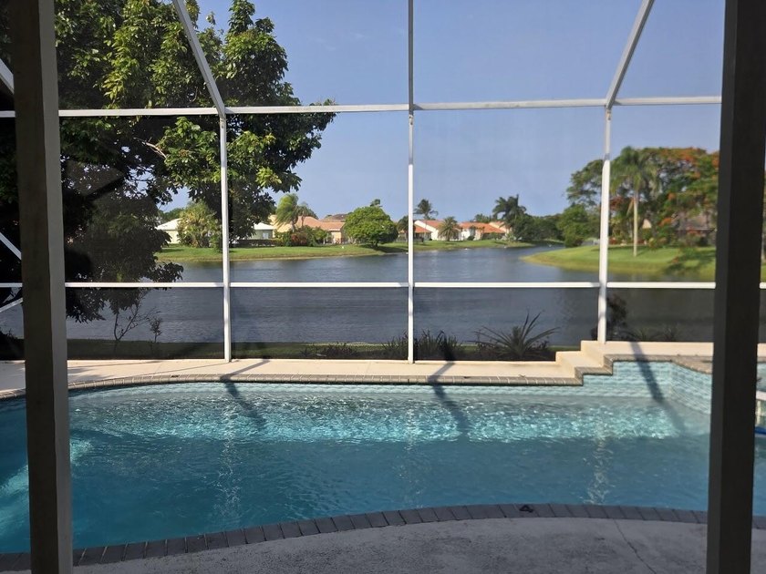 Beautiful 4-bedroom, 2.5-bath two-story lakefront home with a - photo 30