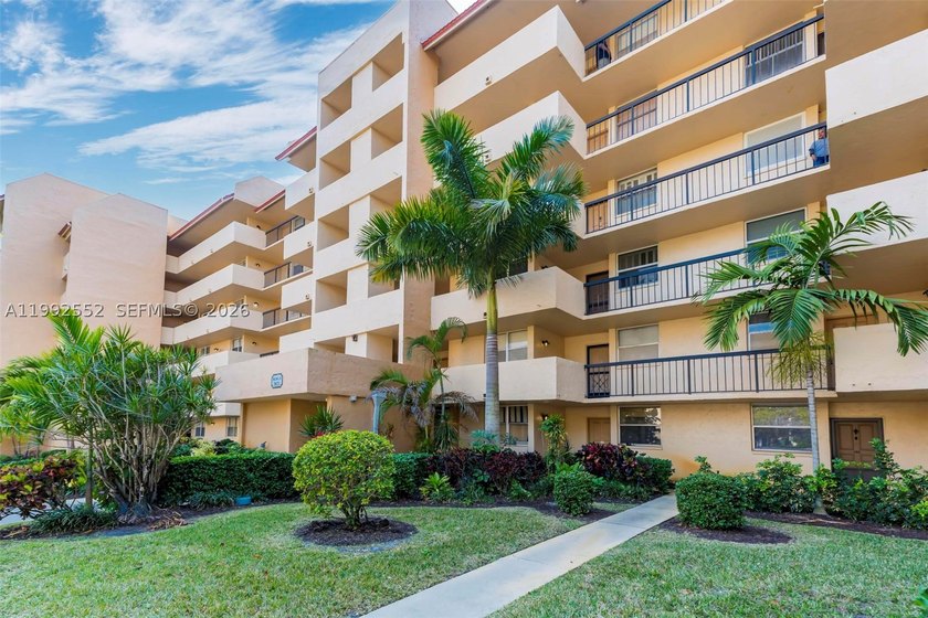 Fantastic opportunity for buyers and investors. 55+ community - photo 33