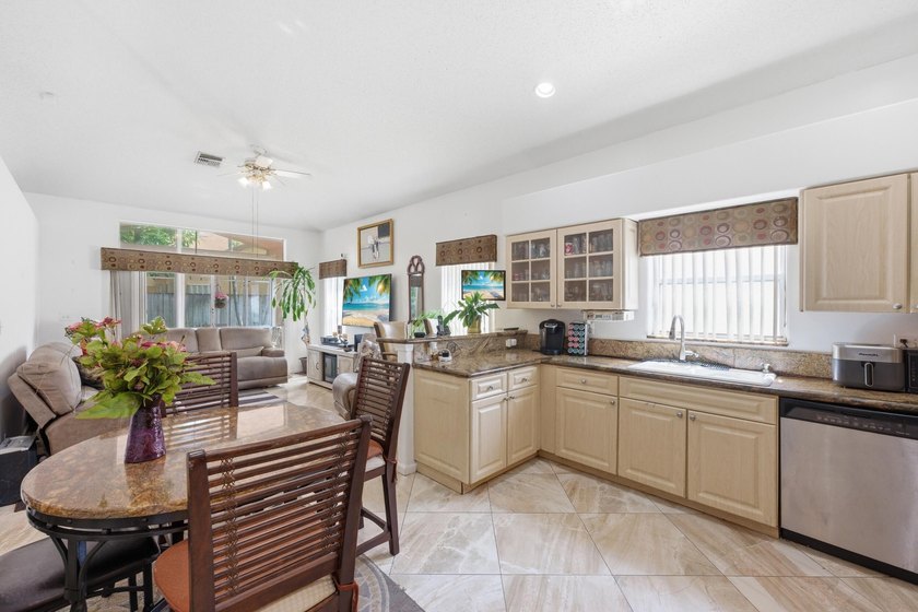 Welcome home to this well-maintained property, ideally located - photo 9