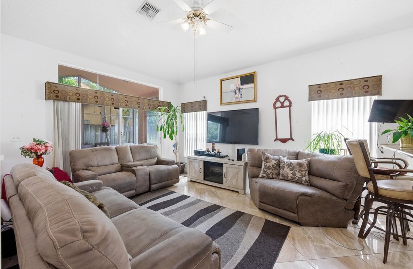 Welcome home to this well-maintained property, ideally located - photo 10