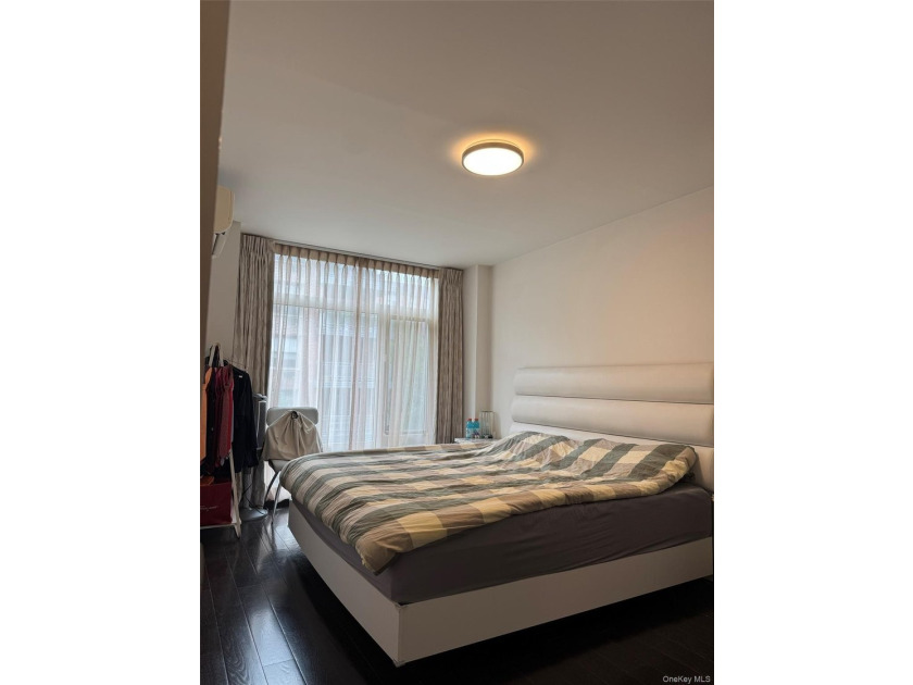 Bright and spacious 1-bedroom, 1-bath condo offering - photo 5