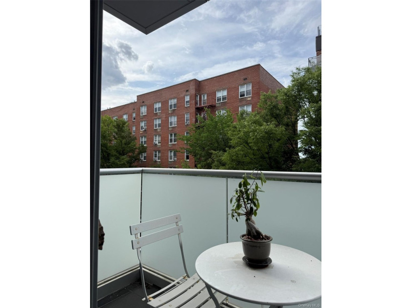 Bright and spacious 1-bedroom, 1-bath condo offering - photo 8