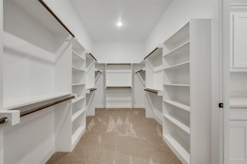 ASSUMABLE VA LOAN AVAILABLE! Buyers do not have to be veterans - photo 11