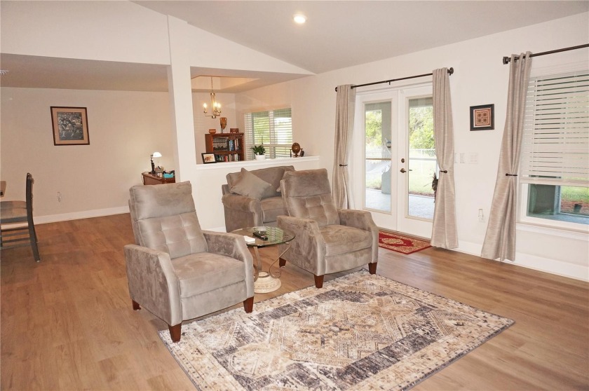 Spacious and impressive 4 Bedroom, 3 Bathroom home with attached - photo 12