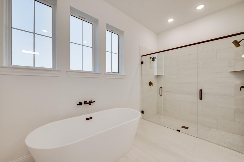 ASSUMABLE VA LOAN AVAILABLE! Buyers do not have to be veterans - photo 12