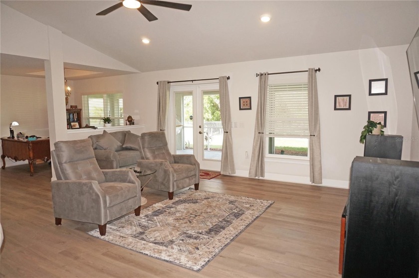 Spacious and impressive 4 Bedroom, 3 Bathroom home with attached - photo 15