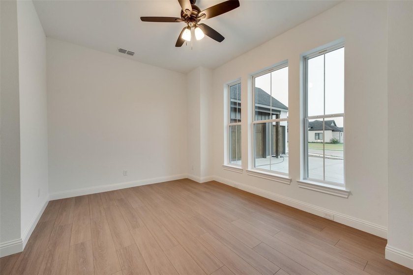 ASSUMABLE VA LOAN AVAILABLE! Buyers do not have to be veterans - photo 17