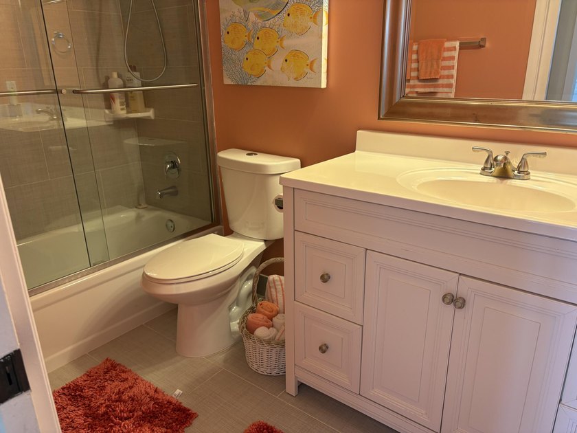 Discover this well-appointed two-bedroom, two-bathroom - photo 18