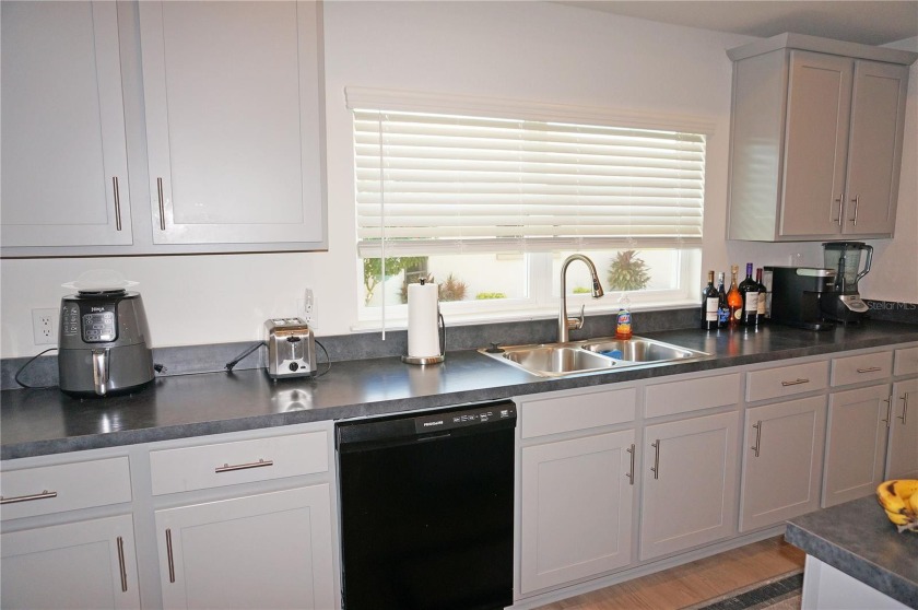 Spacious and impressive 4 Bedroom, 3 Bathroom home with attached - photo 20