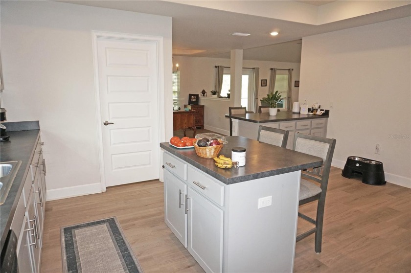 Spacious and impressive 4 Bedroom, 3 Bathroom home with attached - photo 26
