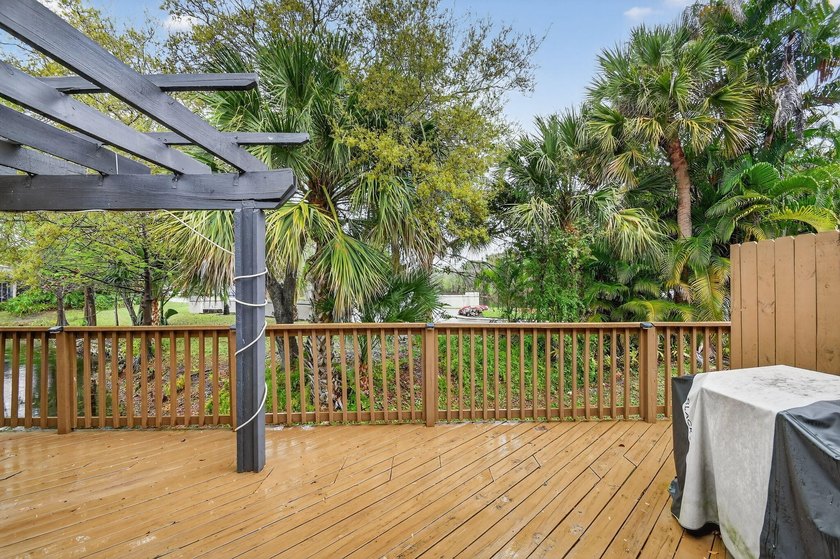 Discover this inviting 2-bedroom, 2-bath villa with 1-car garage - photo 30