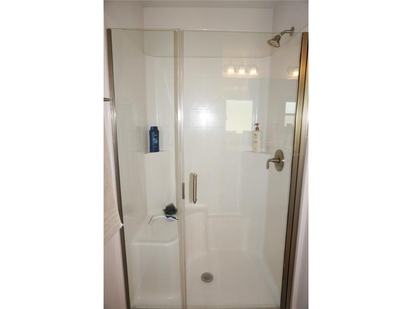 Spacious and impressive 4 Bedroom, 3 Bathroom home with attached - photo 37