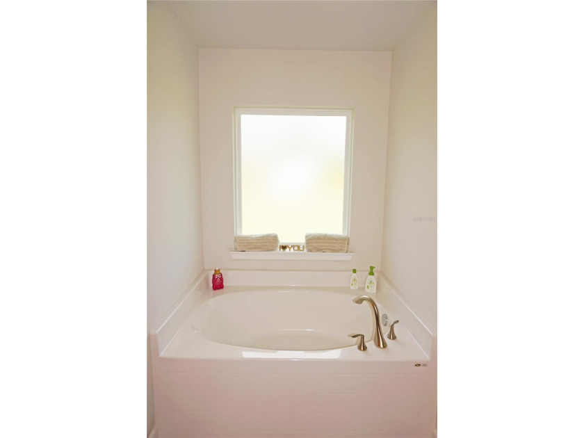 Spacious and impressive 4 Bedroom, 3 Bathroom home with attached - photo 38