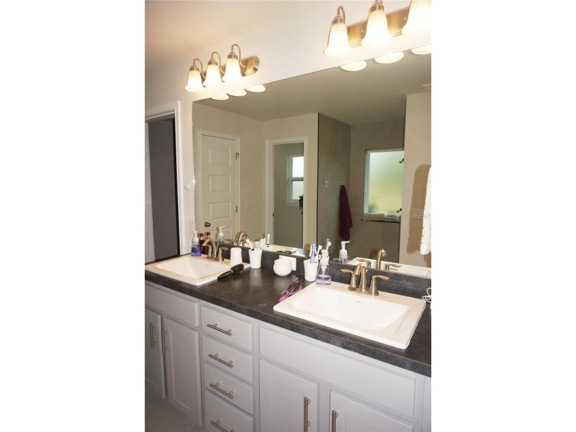 Spacious and impressive 4 Bedroom, 3 Bathroom home with attached - photo 45