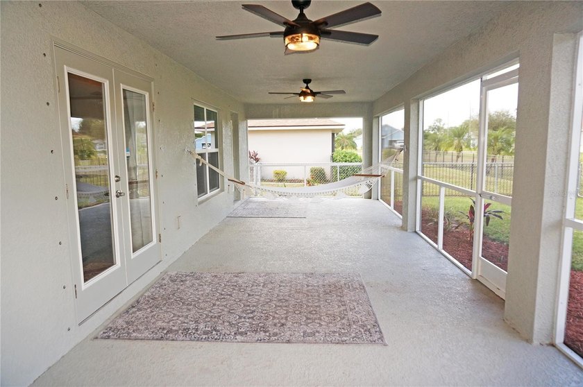 Spacious and impressive 4 Bedroom, 3 Bathroom home with attached - photo 54