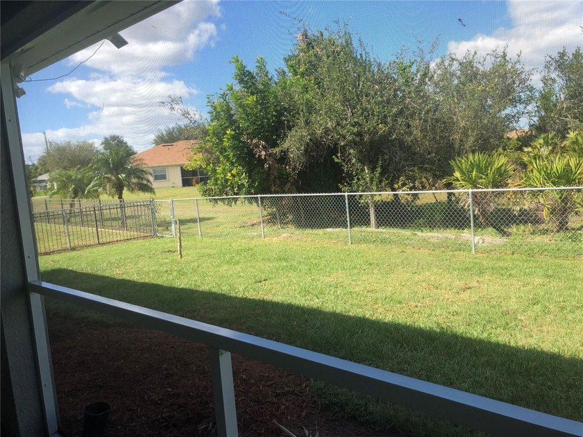 Spacious and impressive 4 Bedroom, 3 Bathroom home with attached - photo 55