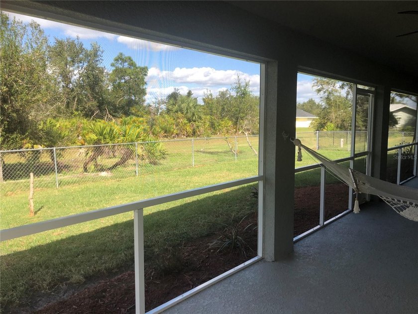 Spacious and impressive 4 Bedroom, 3 Bathroom home with attached - photo 56