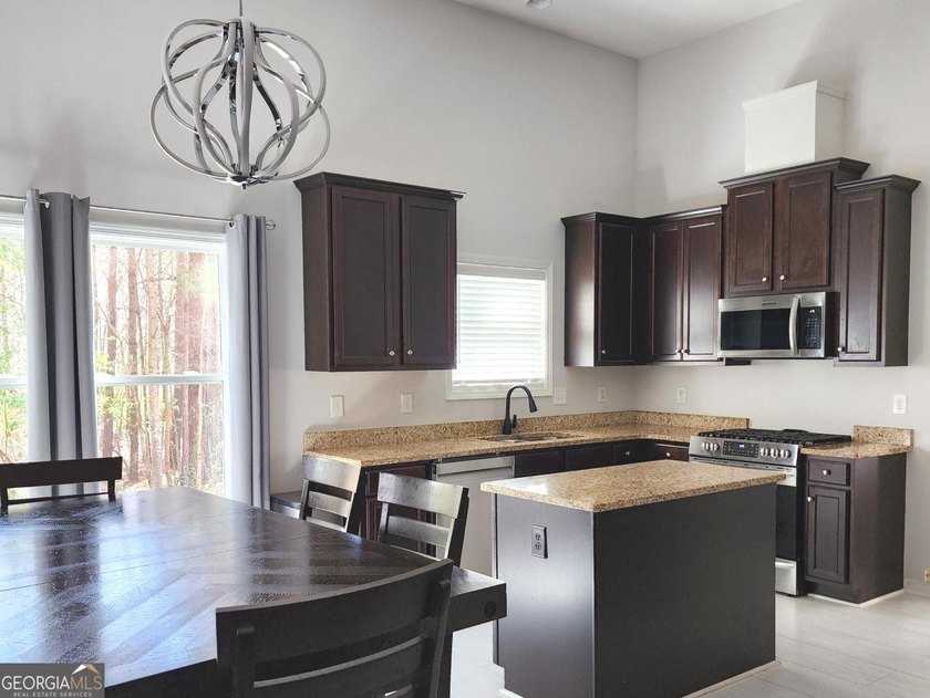 Welcome to 1072 Creekhead. This 4 Bedroom 3 full bath home is - photo 7