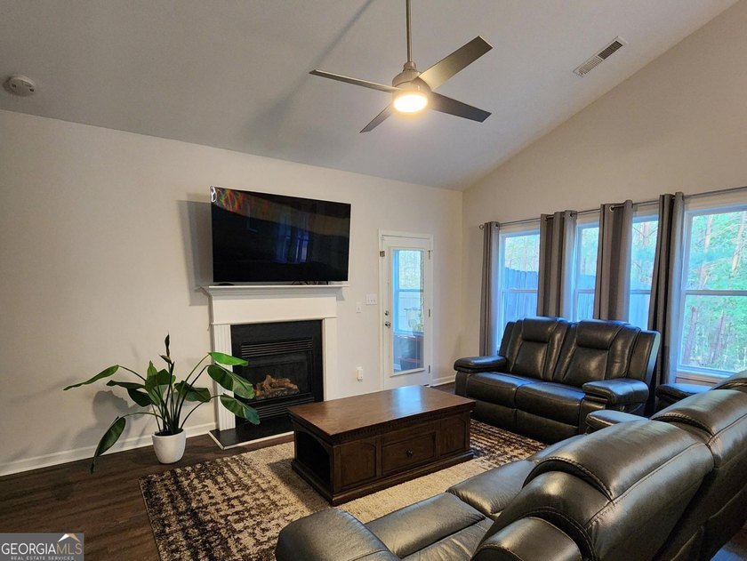 Welcome to 1072 Creekhead. This 4 Bedroom 3 full bath home is - photo 10