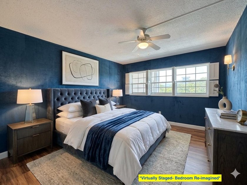 Freshly painted top-floor 2BR/2BA penthouse in a 4-story - photo 4