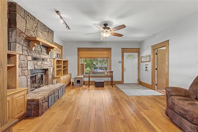 Welcome to this beautiful 3-bedroom home situated on a spacious - photo 8