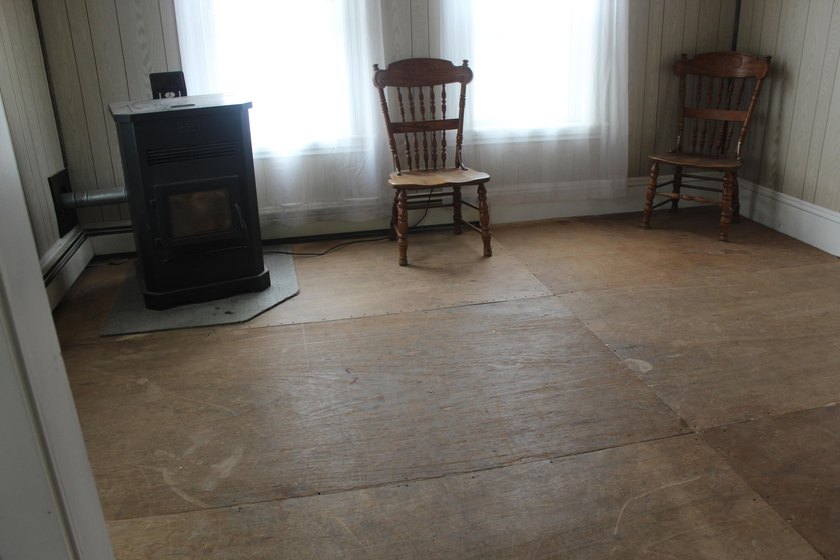 Great property , sound bones, lots of new windows, 10 room house - photo 12