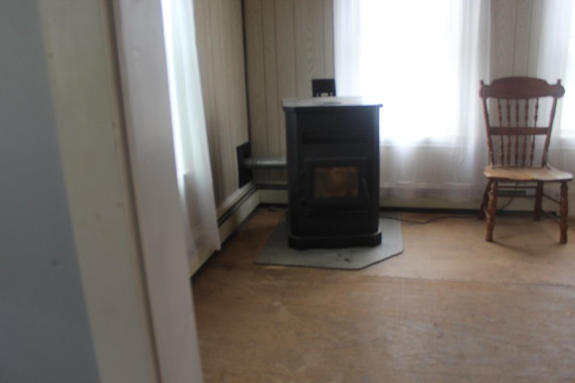 Great property , sound bones, lots of new windows, 10 room house - photo 13