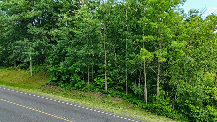 Discover the perfect blend of privacy, nature, and convenience - photo 15