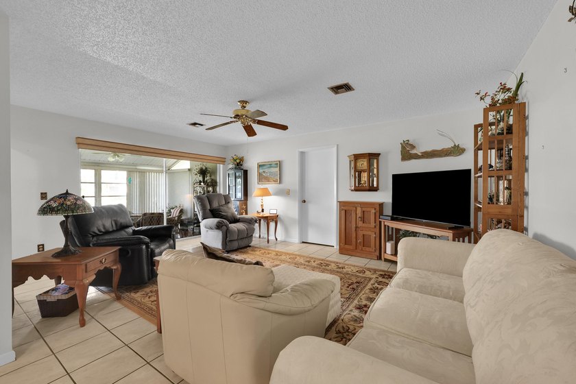 Welcome to the sought-after 55+ community of Palm Grove in Fort - photo 15
