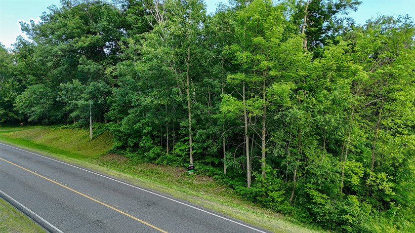 Discover the perfect blend of privacy, nature, and convenience - photo 16
