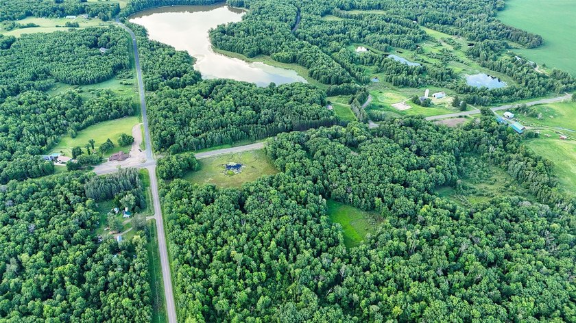 Discover the perfect blend of privacy, nature, and convenience - photo 19