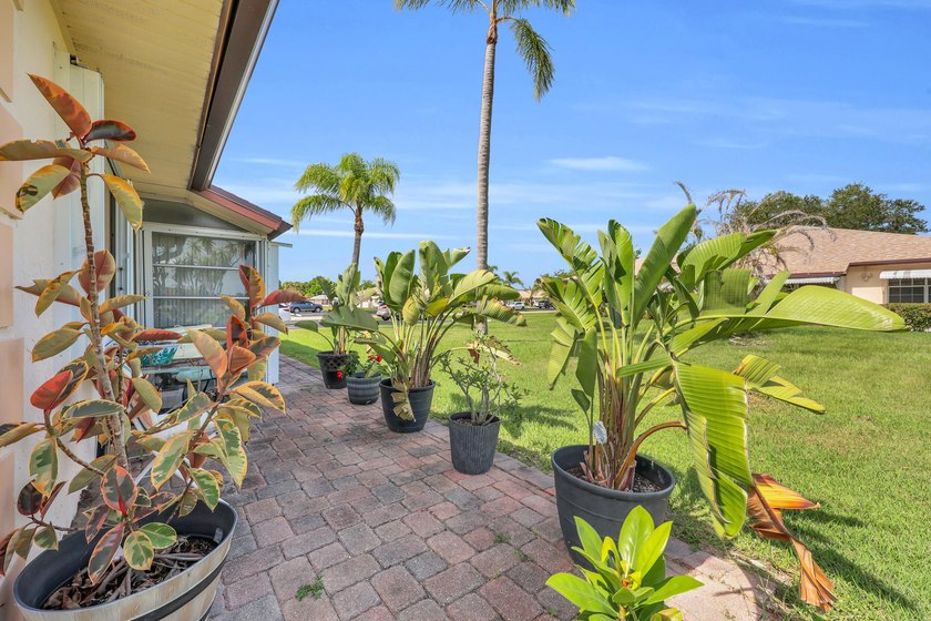Welcome to the sought-after 55+ community of Palm Grove in Fort - photo 24