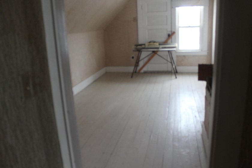 Great property , sound bones, lots of new windows, 10 room house - photo 26