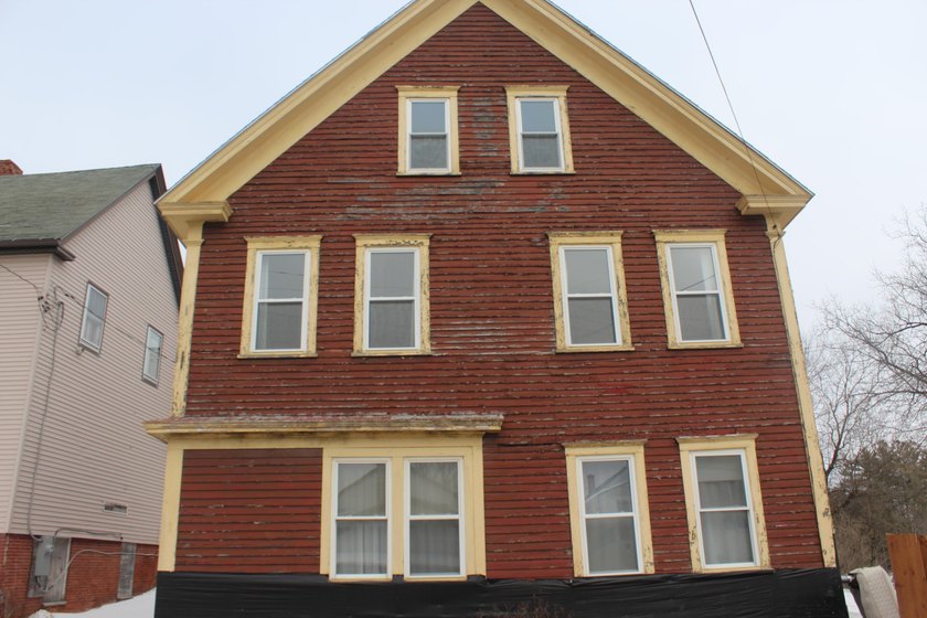 Great property , sound bones, lots of new windows, 10 room house - photo 32