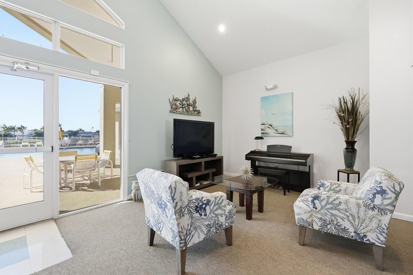 Welcome to the sought-after 55+ community of Palm Grove in Fort - photo 33