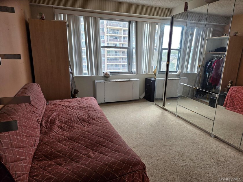 Luxury Coop Centrally Located . Move in Ready. Hardwood Floors - photo 5