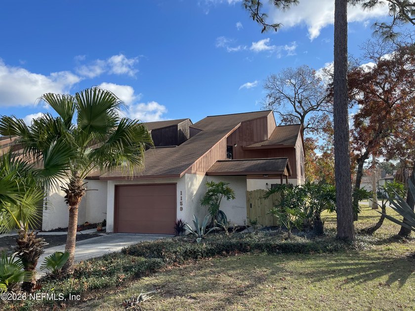 Step into 1159 Romaine Circle E, a fully renovated - photo 4