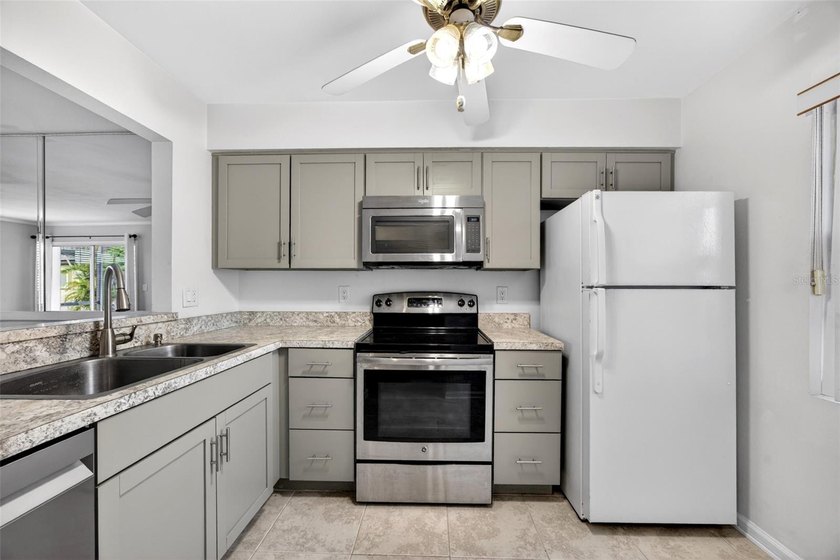 South Pointe Villas! Great snowbird retreat or permanent - photo 3