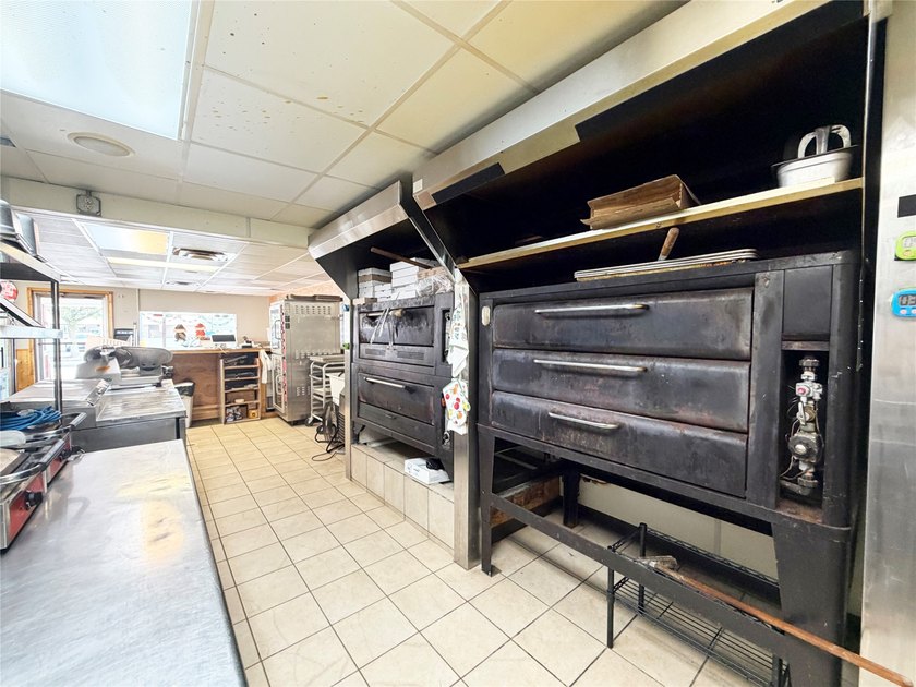 2,600 finished square feet, excellent visibility, and easy - photo 12