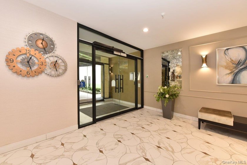 GREAT NECK 11021 - OFFICE or RESIDENTIAL Space!! // Unique co-op - photo 18
