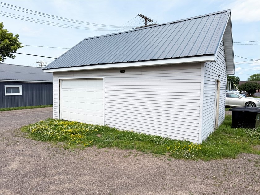 2,600 finished square feet, excellent visibility, and easy - photo 25