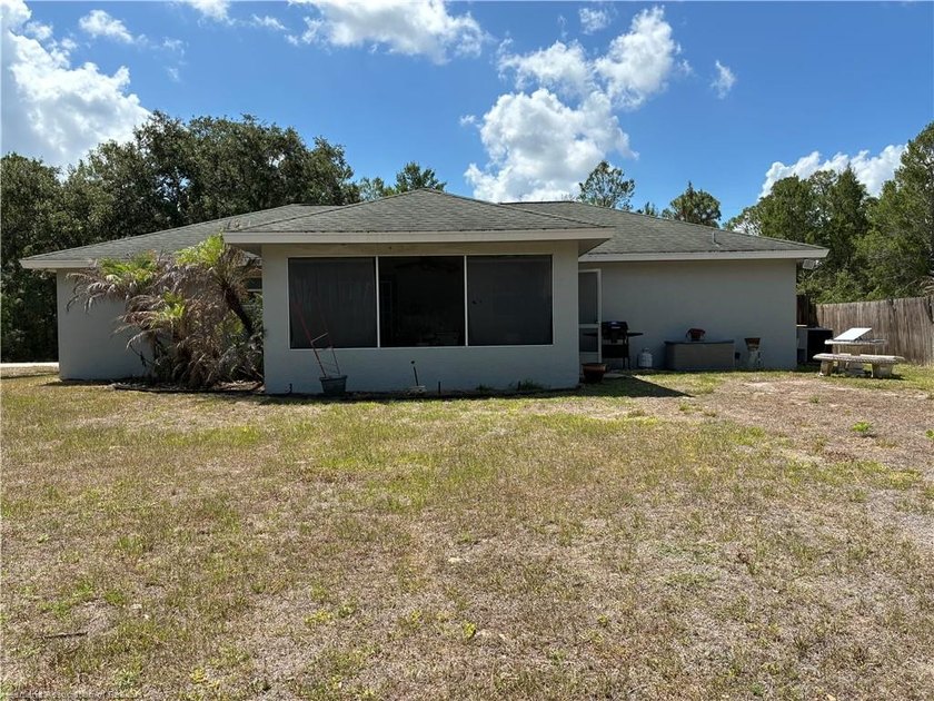 ADORABLE 3/4 BEDROOM 2 BATH HOME IN PEACEFUL LEISURE LAKES! - photo 2