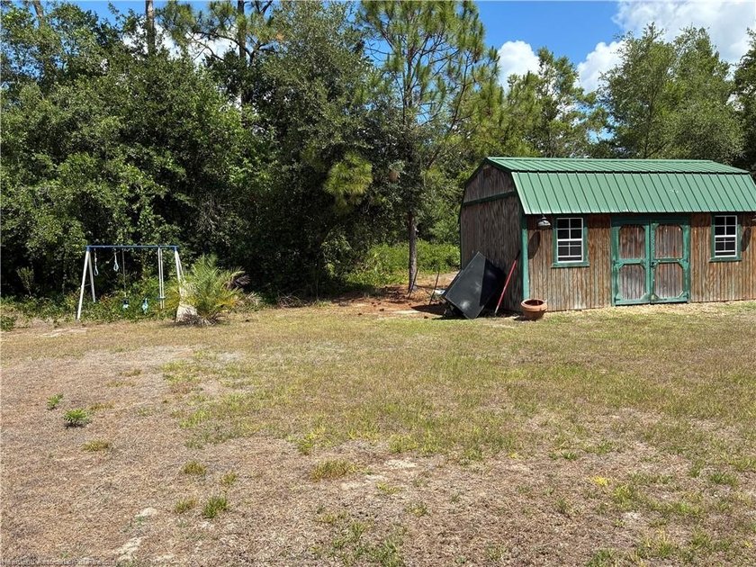 ADORABLE 3/4 BEDROOM 2 BATH HOME IN PEACEFUL LEISURE LAKES! - photo 3