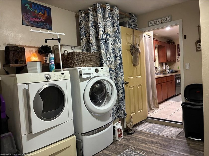ADORABLE 3/4 BEDROOM 2 BATH HOME IN PEACEFUL LEISURE LAKES! - photo 8
