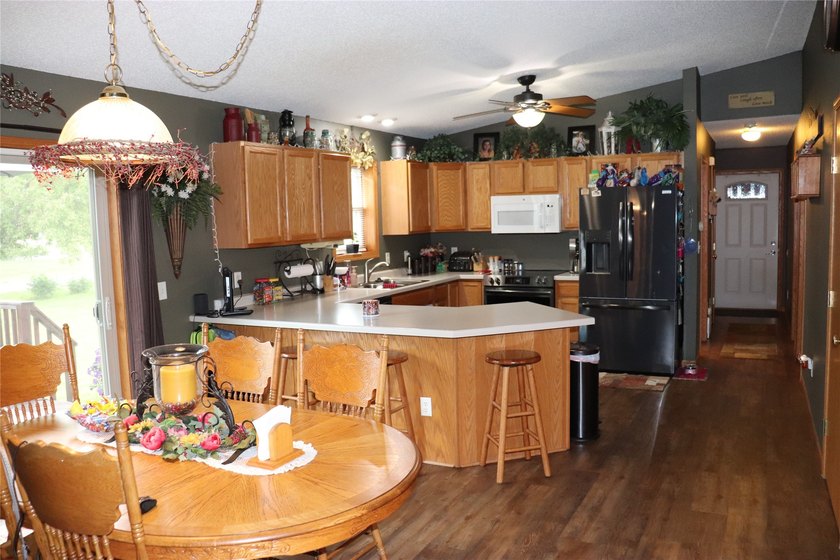 Check out this Fabulous 4 Bedroom 3 Full Bath Home on the edge - photo 11